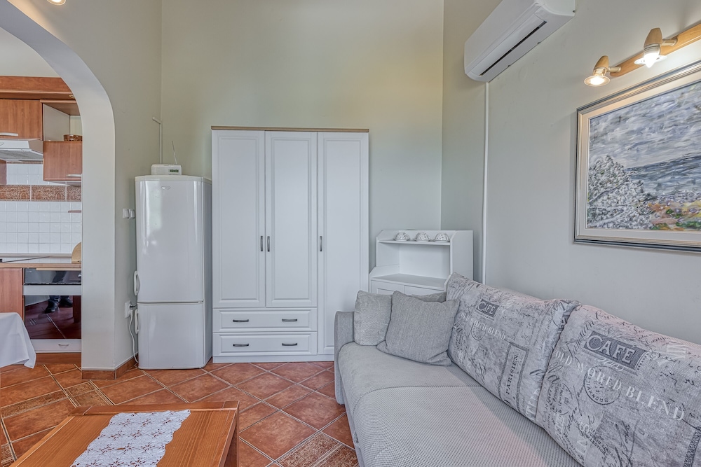 Valdarke Sea View Apartment