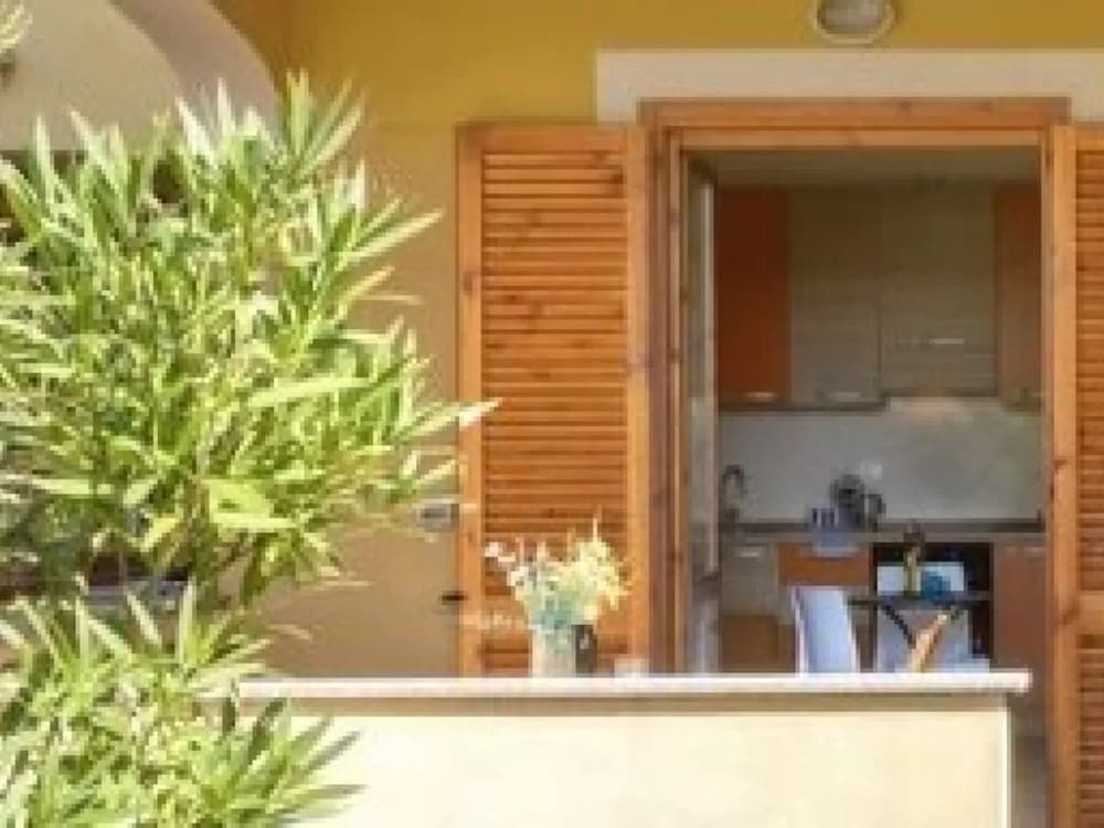 Cozy Flat Just Steps From the Beach