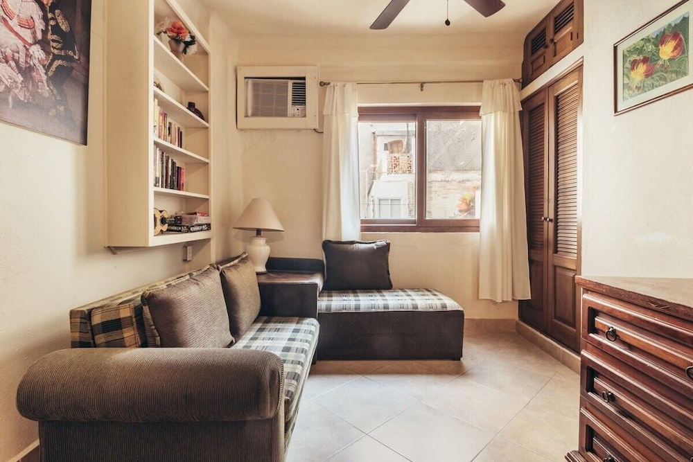 Ocean View 1Br Condo-balcony-beach-pool - 301