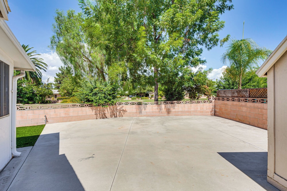 Hemet Retreat w/ Peak Views + 2 Saunas