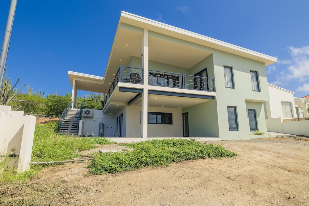 Modern NEW 2br1ba Nature Escape Great Location