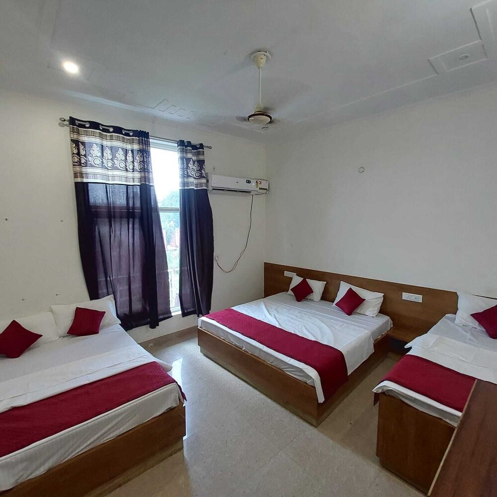 Ladlee Palace Guest House