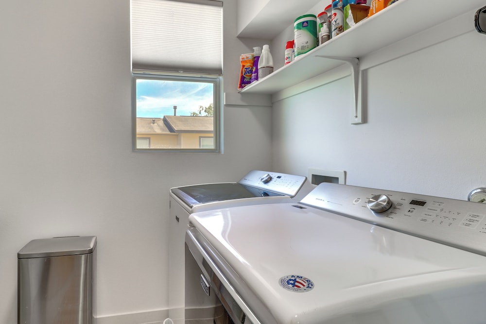 3 Mi to Dtwn: Centrally Located Austin Townhome