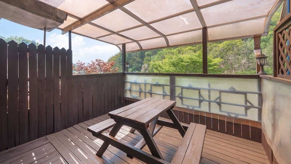 Gapeong Eoneunal Spa Pet Pension