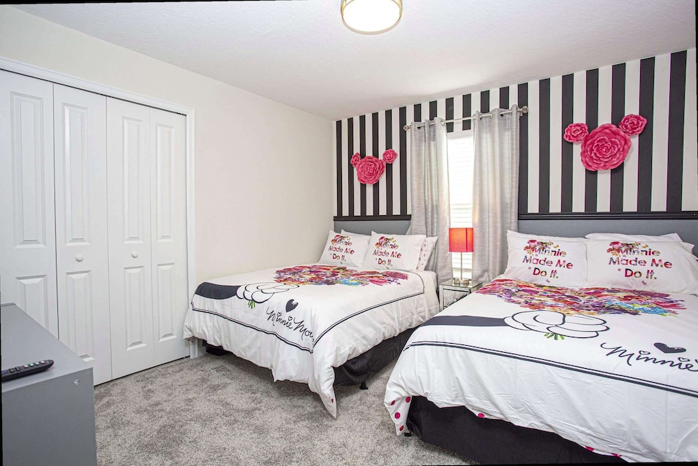 5BR Private Pool Resort Amenities Near Disney
