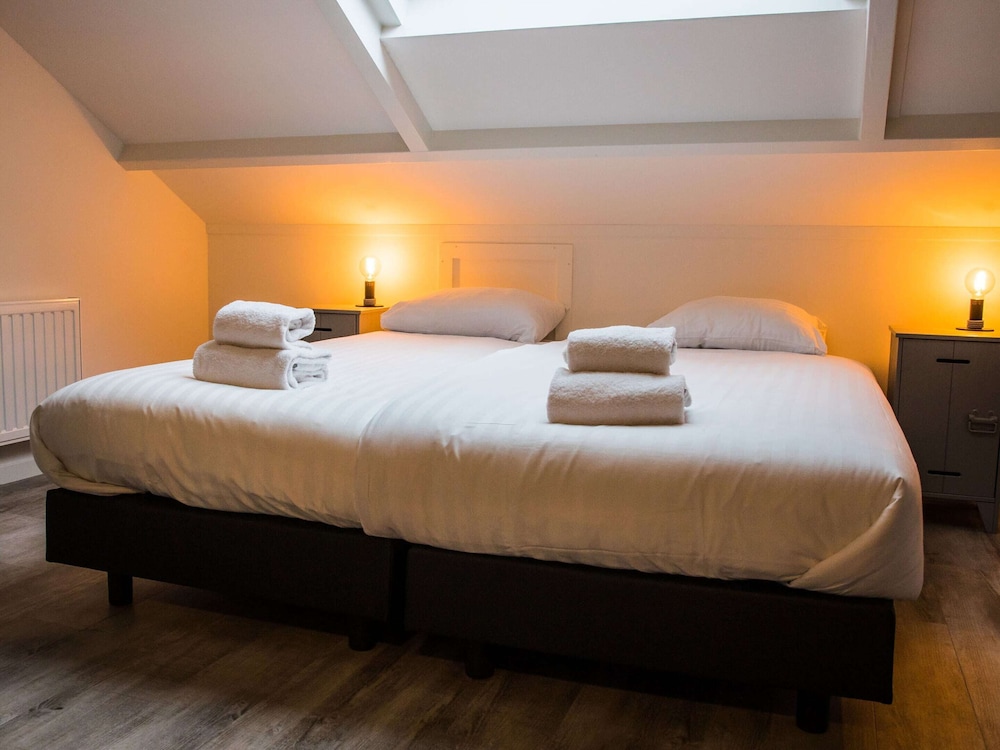 Holiday Home in Vrouwenpolder Near Beach