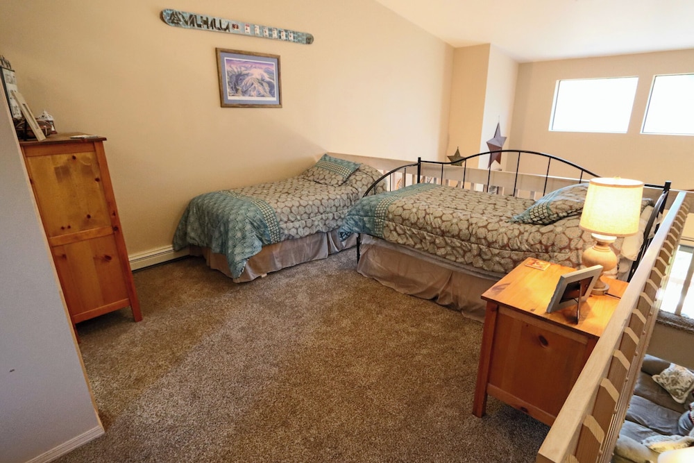 Quiet Cozy Fraser Getaway for 7!
