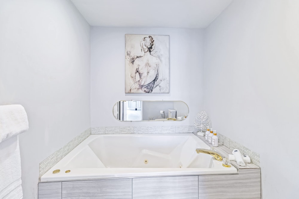Renovated River Home Hot Tub Sauna Game Room