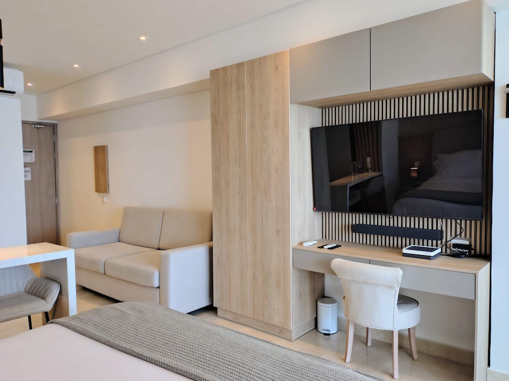 w Luxurious Loft w Balcony in Crespo