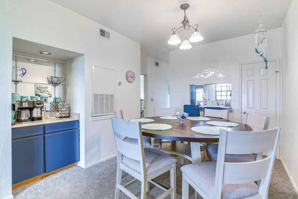 East End Galveston Condo w/ Pool, 1 Mi to Beach!