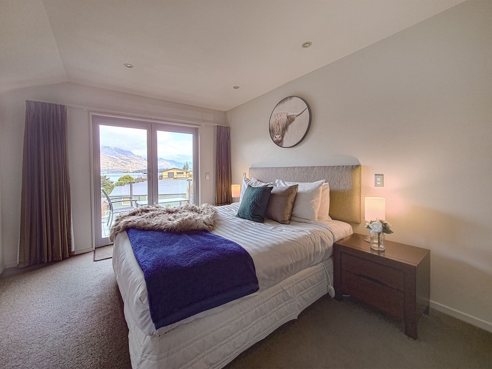 Lakefront Living - 4 Bedrm Apartmt Alpine Village view 4
