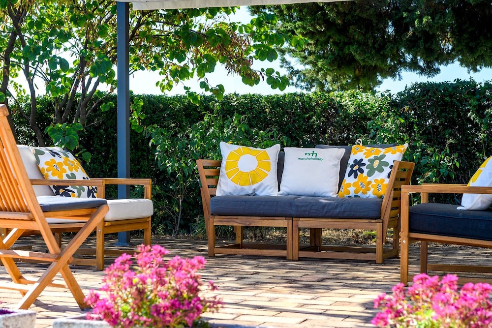 Casa Felicita 8 by Marche Holiday Villas