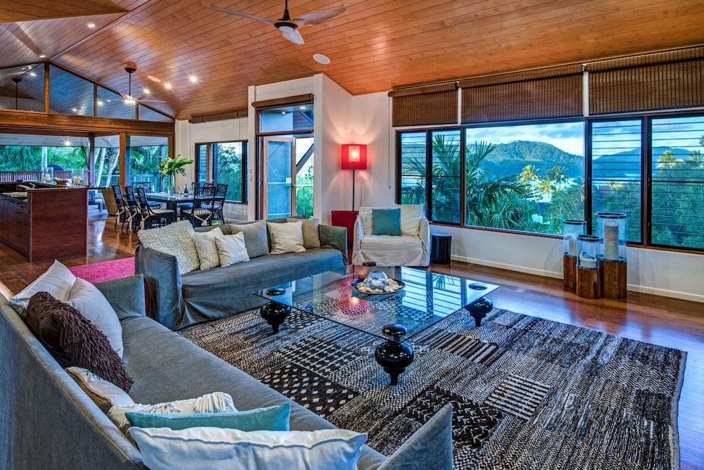 Iluka Luxury House With Ocean Views On Half Acre With Pool And Two Golf Buggies
