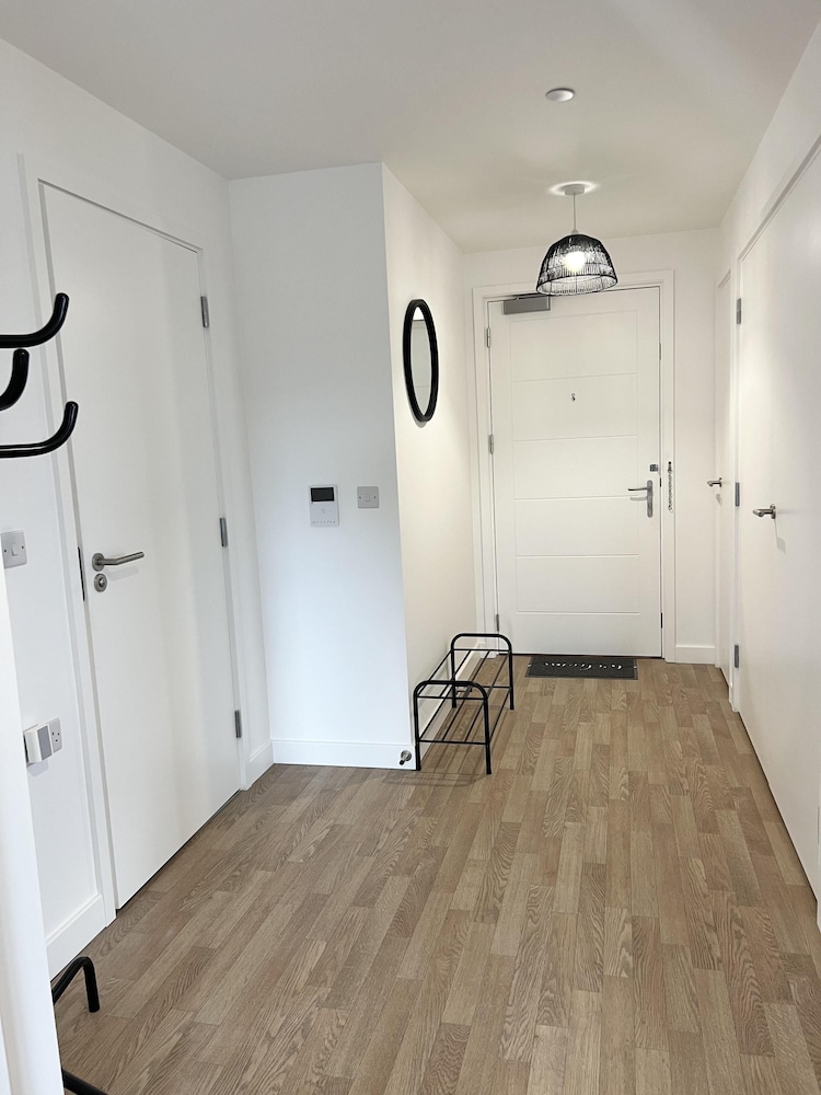 Modern, New, Amazing 2 Bed Flat in East London view 2