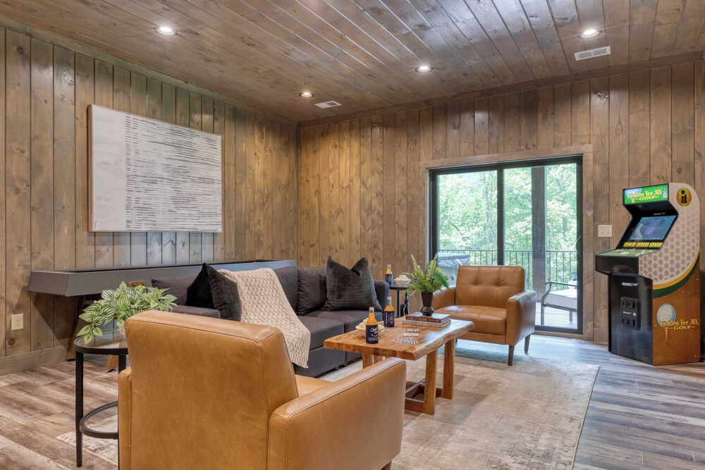 Luxe Cabin w/ Hot Tub, Views & Game Room Sleeps 10 Do Good Holler by Avantstay