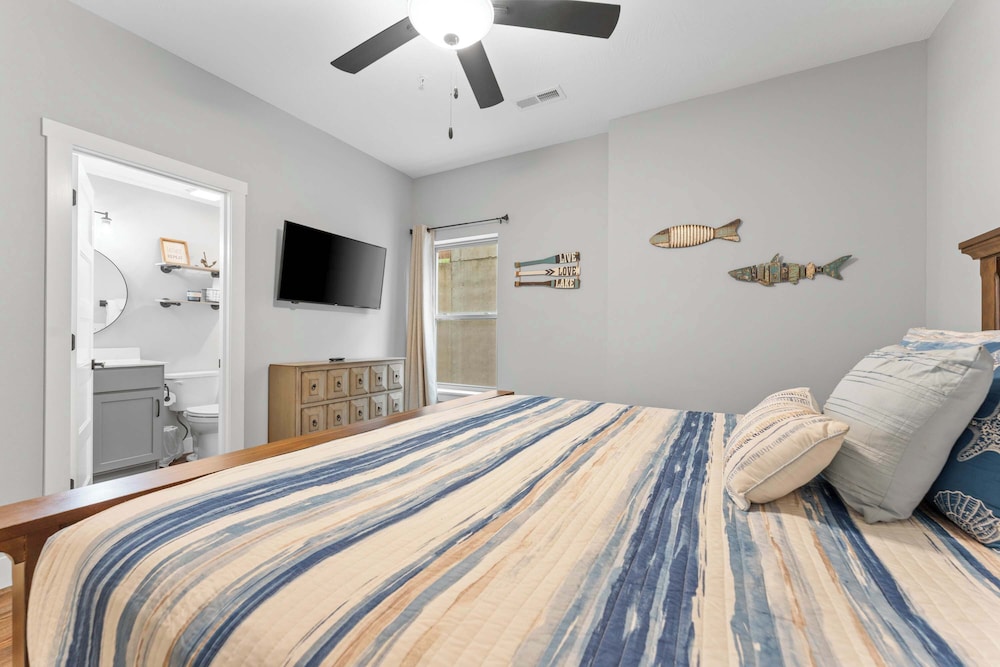 Green Wood Getaway for 18