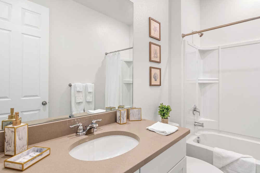 Orlando Adventure Awaits 4BR Townhouse