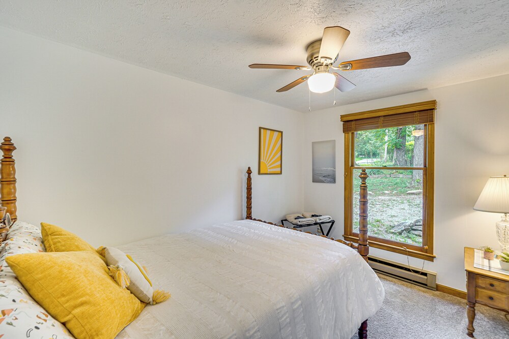 5 Mi to Harpers Ferry Nhp: Quiet Home w/ Deck