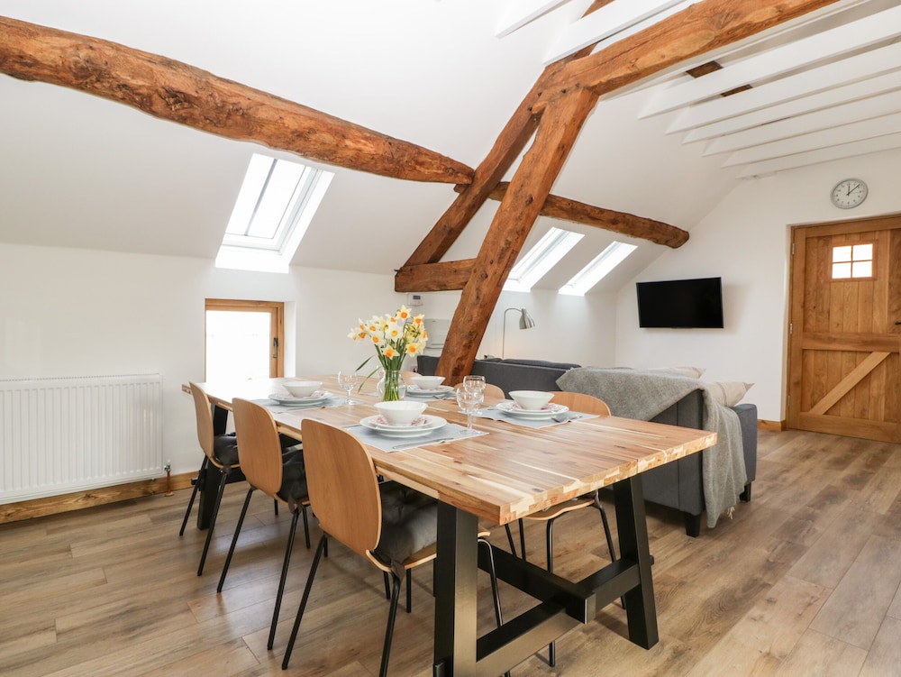 Lower Venn Granary Apartment 2