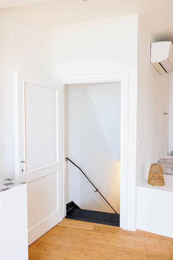 Newly Renovated Ocean View Flat