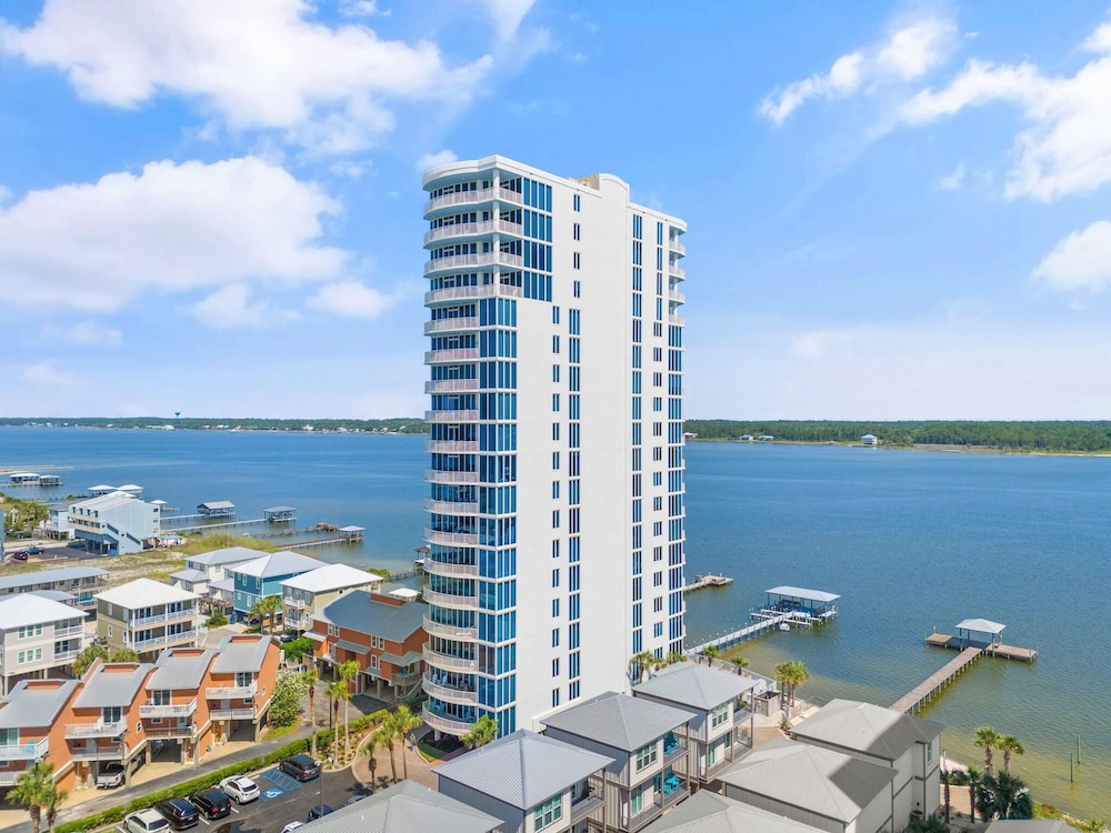 Lagoon Tower 1002