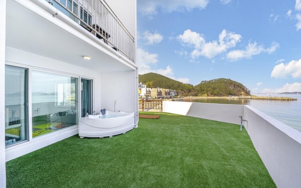 Geojedo Ocean View Dumo Mongdol Pension