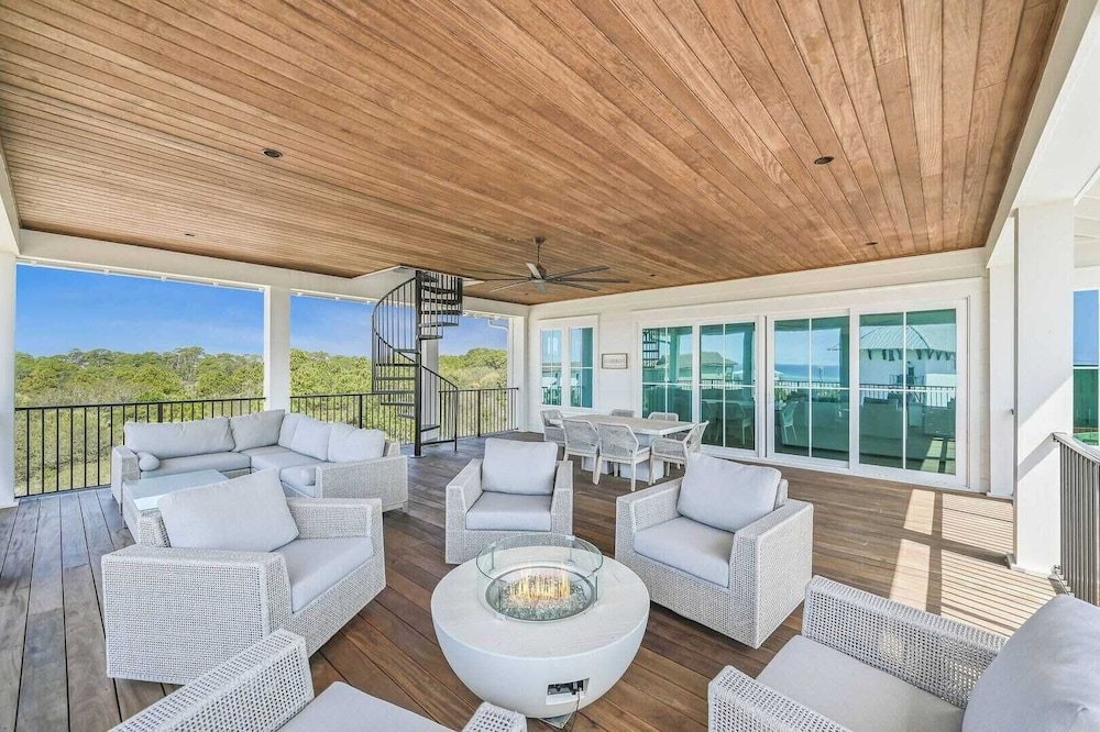 Sunset Pointe 30A by Avantstay Gulf Views, Carriage, Pool