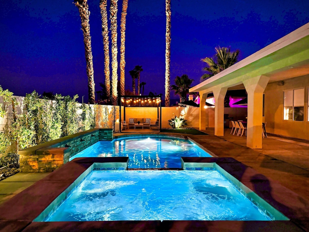 Palm Luxe Estate Luxury Desert Retreat With Pool