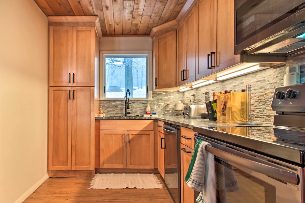 Ludlow Vacations - Ludlow Vacation Rental - Steps to Ski Lift! - Property Image 19