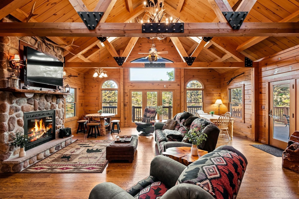 Deer Haven Cabin by Avantstay Waterfront Dock Firepit