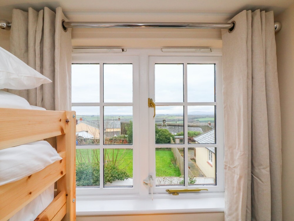 Cedarwood Cottage view 4