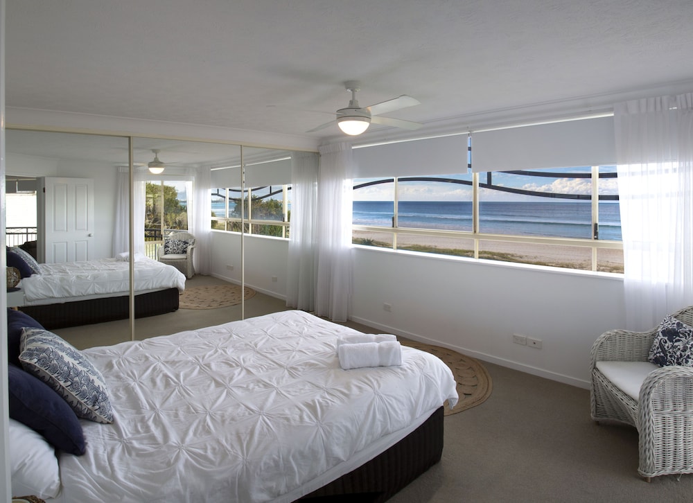Golden Riviera Beach Resort - Image 2