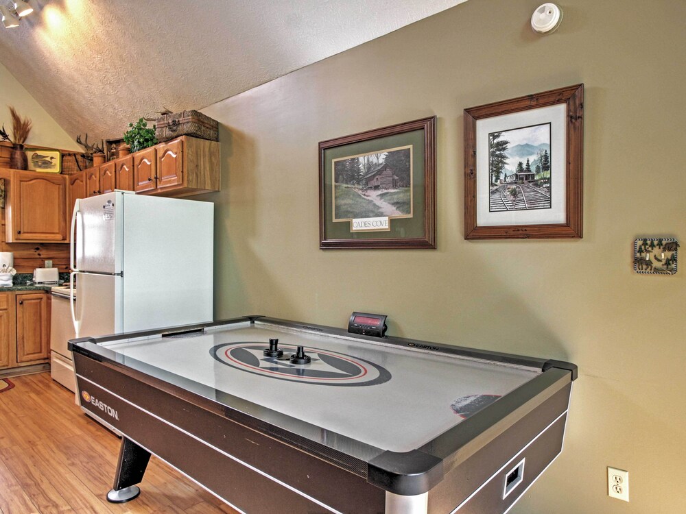 Idyllic Cabin w/ Hot Tub < 2 Mi to Dollywood! view 3