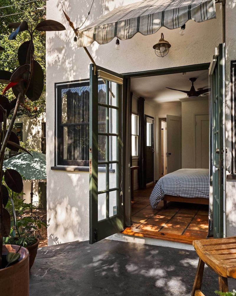 Hollywood Hideaway by Boutique