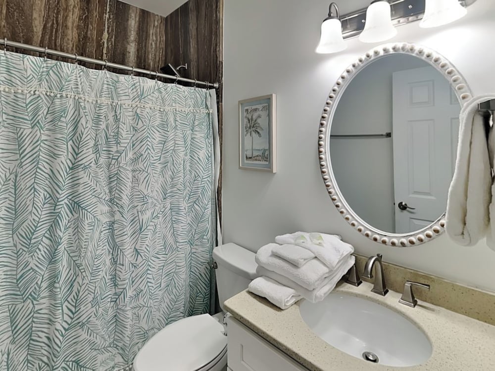 Pavilion Palms #103b