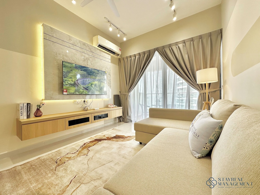 Country Garden Danga Bay Sea View Homestay by Stayrene