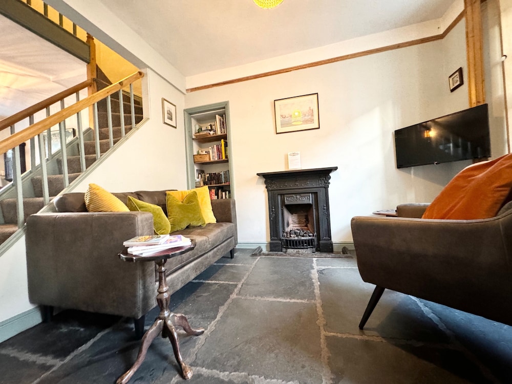 Old Locksmith Cottage Sleeps 6 - Pets Welcome
