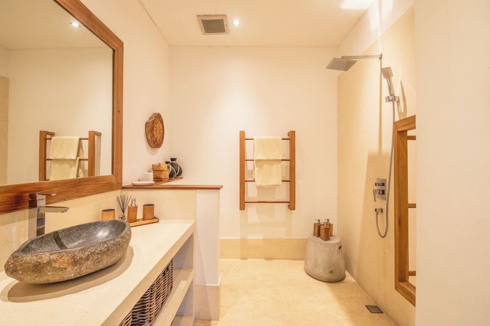 Luxury 4BR Haven, Steps to Canggu's Beach Elegance