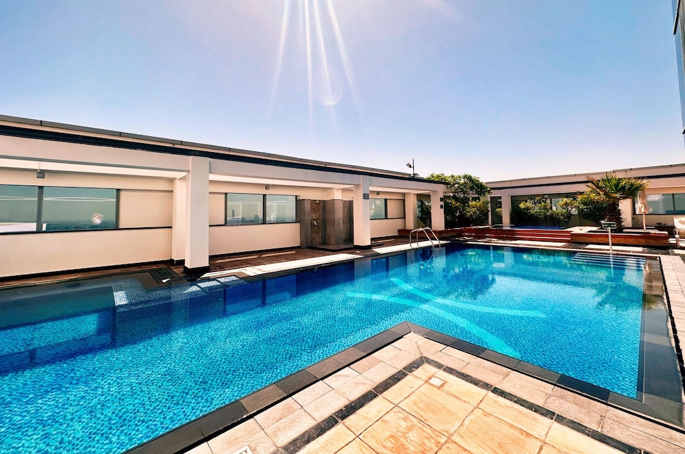 Pristine Difc 2BR w Pool Gym