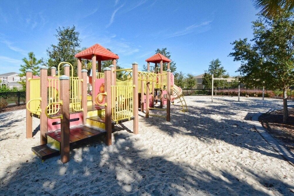 Family-friendly 5br Retreat Splash Pool + Resort Amenities + No Rear Neighbors 5 Bedroom Townhouse