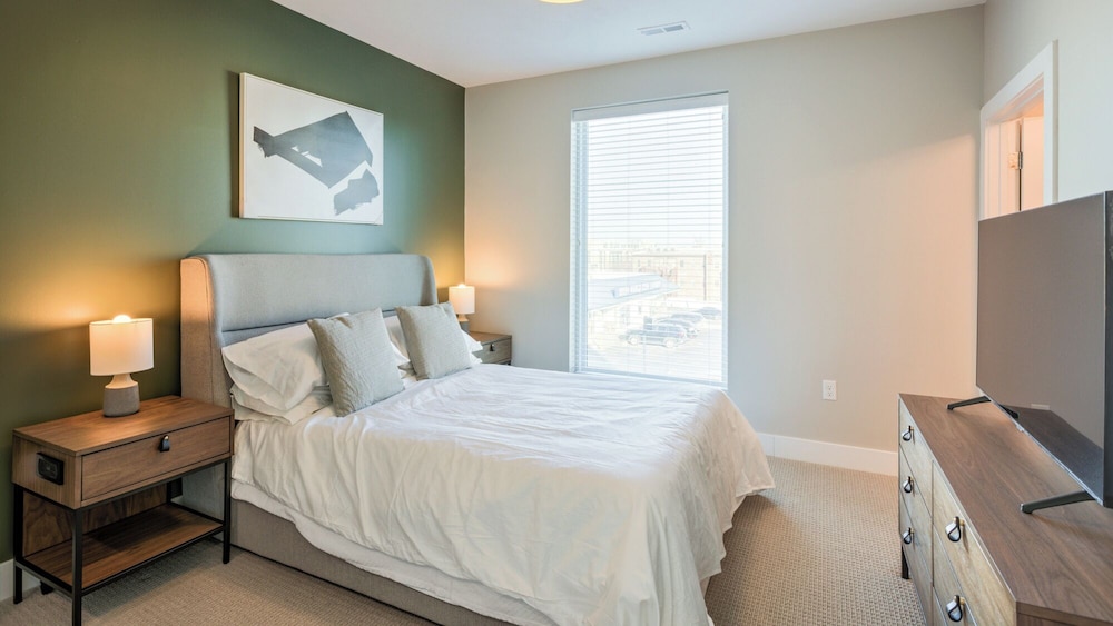Landing Amazing 1bd, Clubhouse, Gym