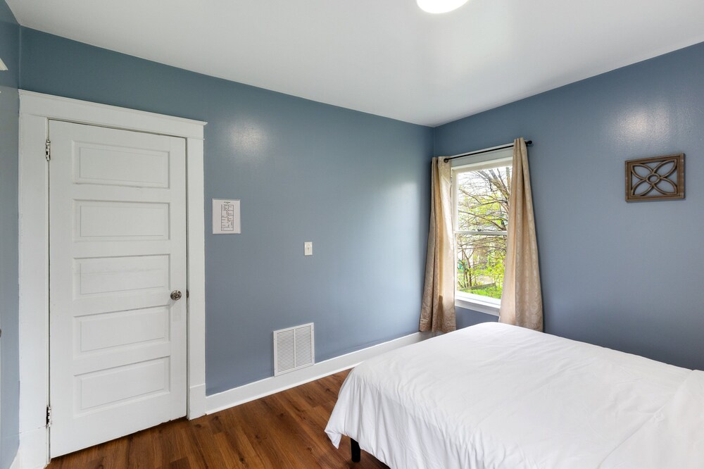 Comfy 3br Flat Close To The Falls 3 Bedroom Apts
