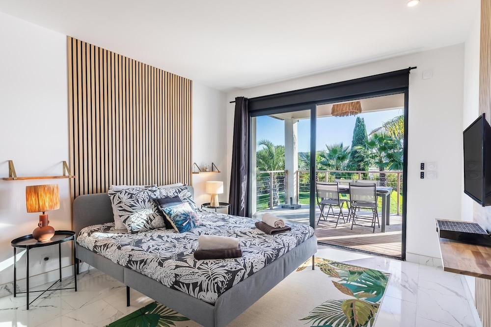 Royal Tiki Lodges