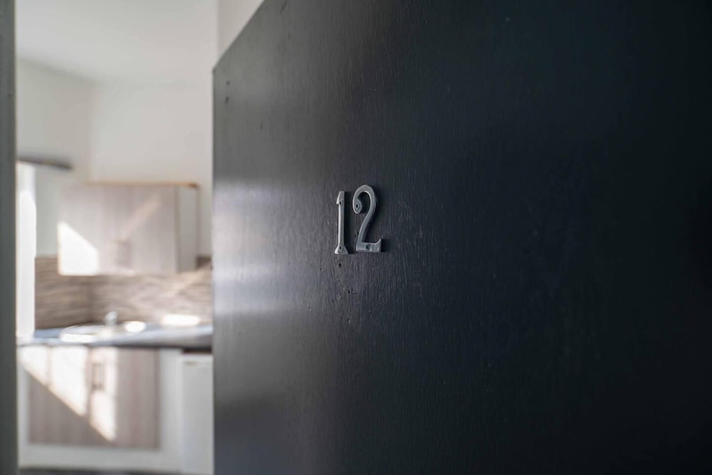 Impeccable Flat 1-bed Studio12 in Coventry view 3
