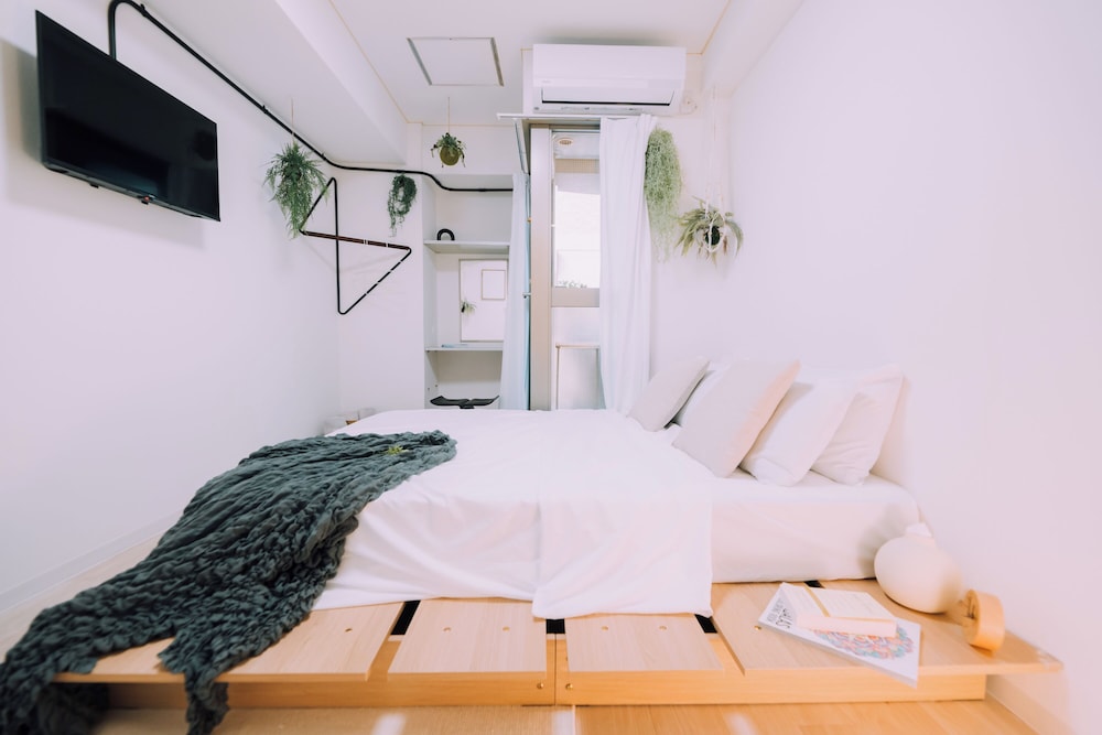 Minimalist Loft 702