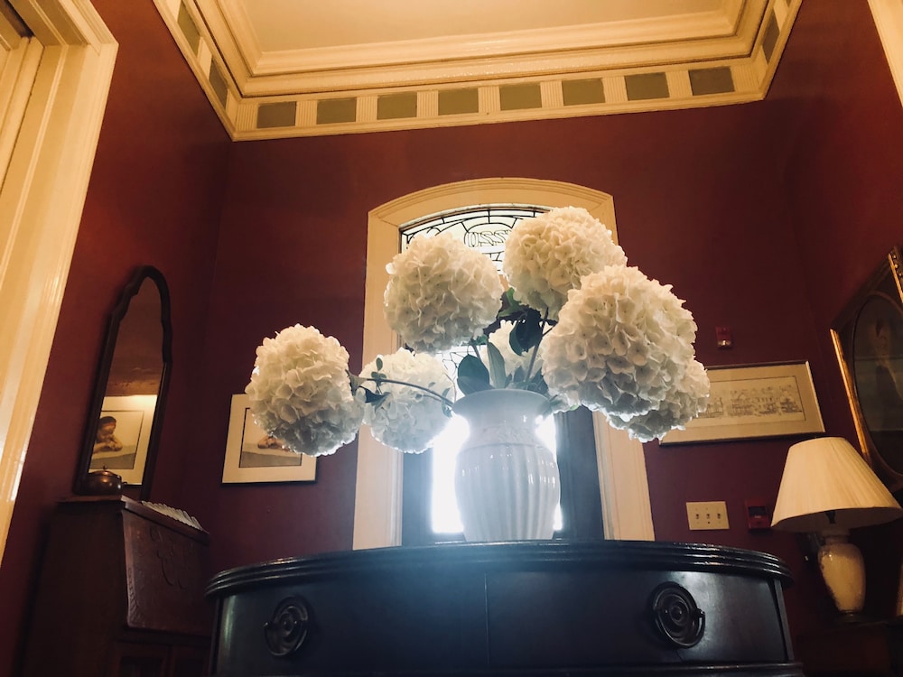 Columbus Vacations - Rothschild-Pound House Inn - Property Image 2