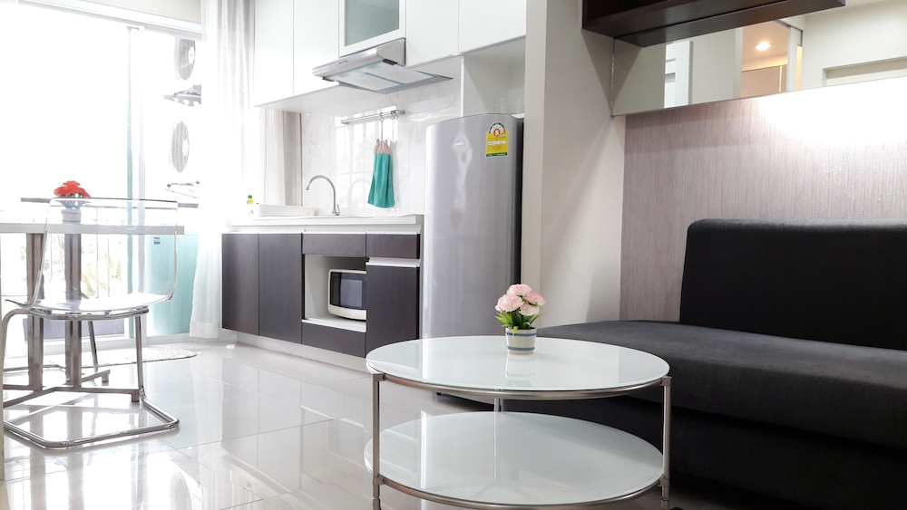 The Scene Condo By The Rich