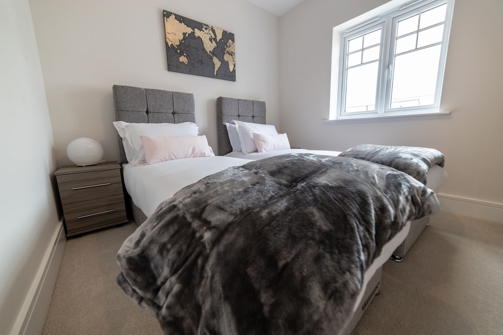 Reading Green Park Village Serviced Apt