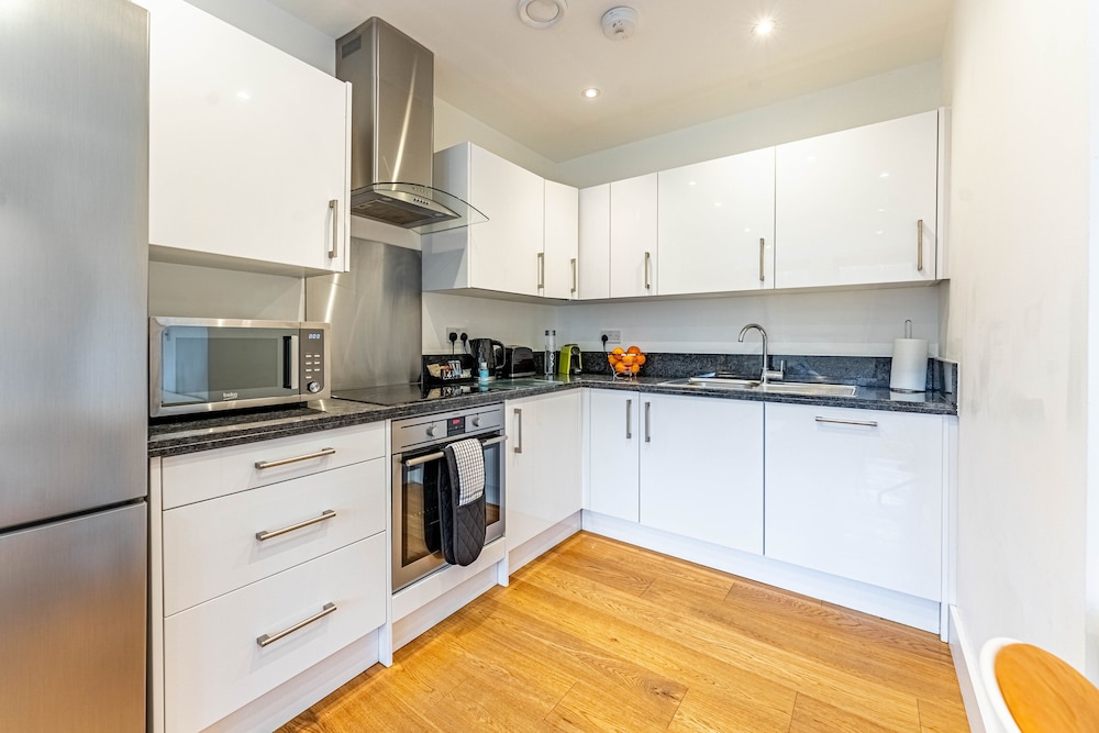 Celador Apartments - Sussex House Serviced Apartments