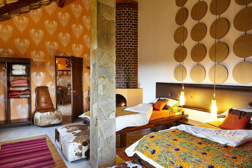 Hatari Lodge